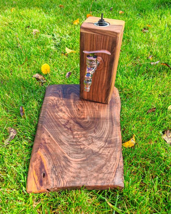 Дъспенсъри за алкохол и дъски от дърво и епоксидна смола