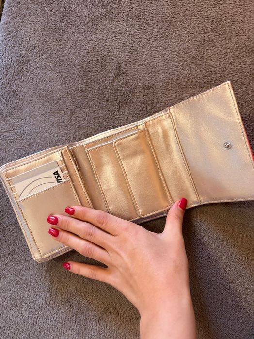 Оригинално портмоне на Guess