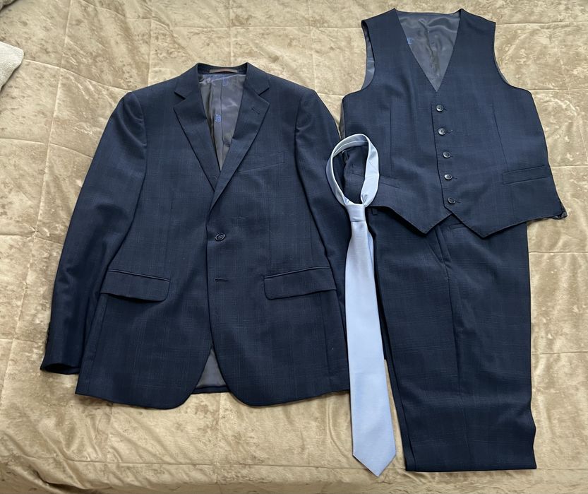 Продам мужской костюм