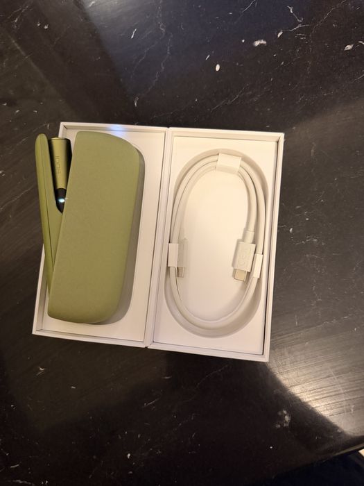 IQOS Iluma i leaf green