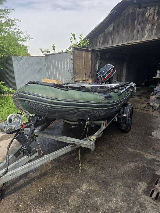 Лодка с мотором Quiksilver