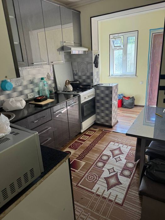 3 хонали Уй сотилади 1 Чи этаж. Жихозлари билан. Хамма шароитга эга!!!