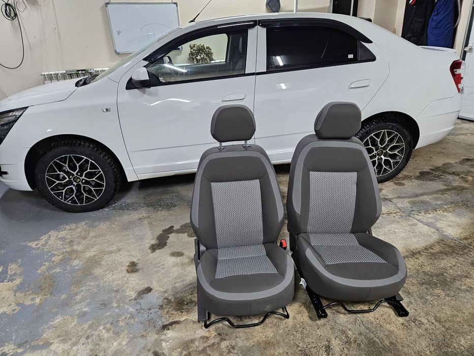 Продам сиденья на шевроле кобальт.