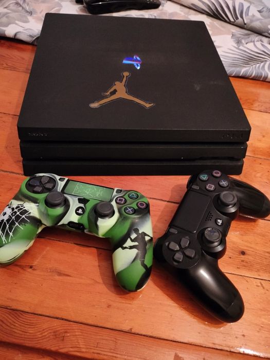 PS4 pro 1 TB с две конзоли