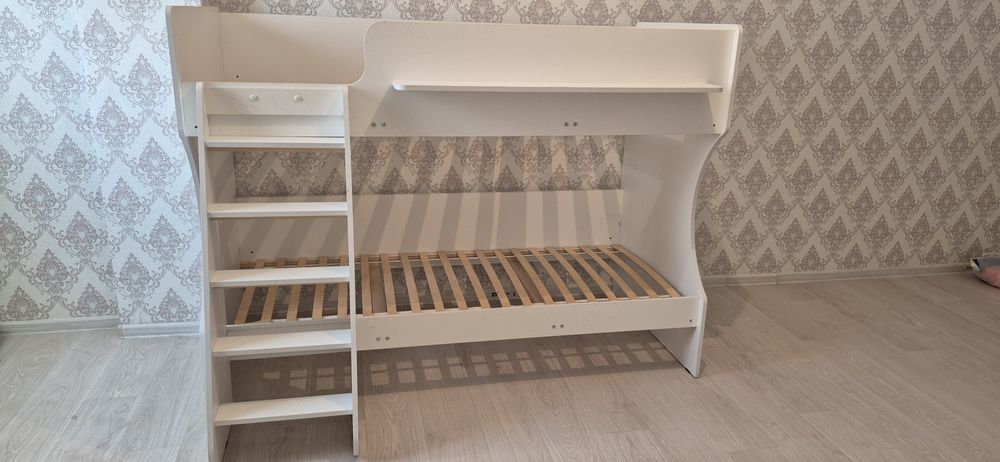 Двухъярусная кровать