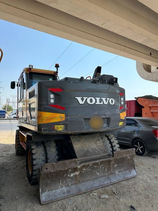Excavator Volvo 140 sotiladi 2018 yil, 13000 m/ch sotiladi