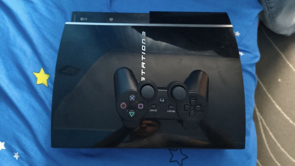 PS3 modat cu două jocuri