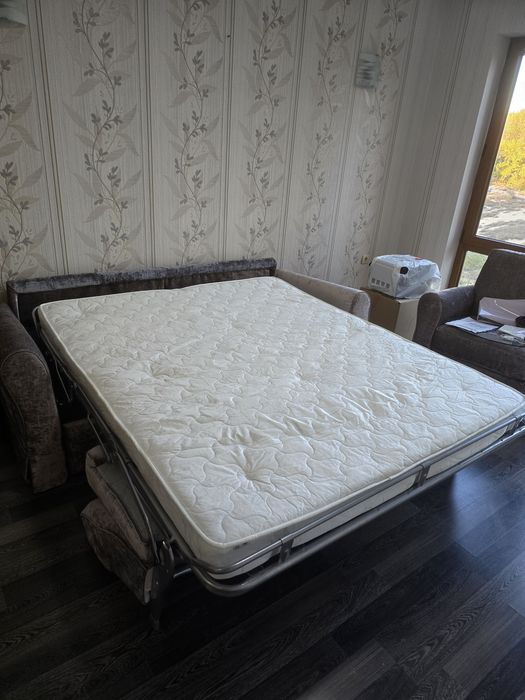 Диван  и фотьойл - италиански, много добро качество и съчетание