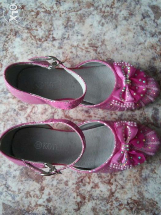 Продаю детские туфли