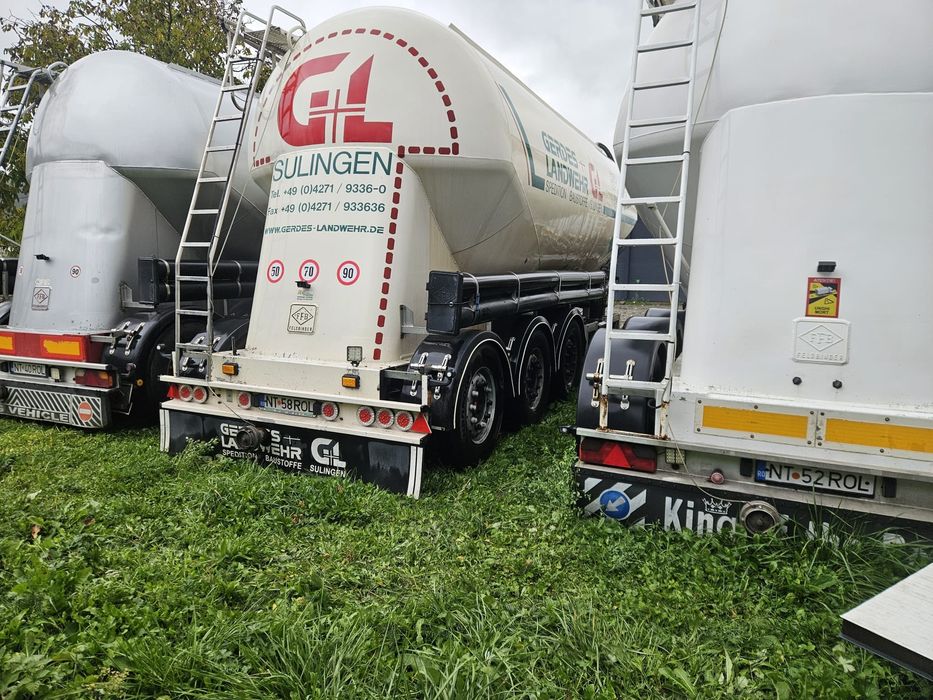 Vând ansambluri  cimentruc