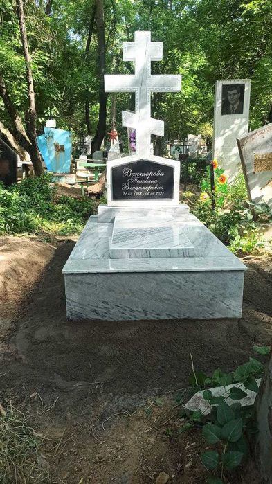 Памятники из мрамора и гранита.