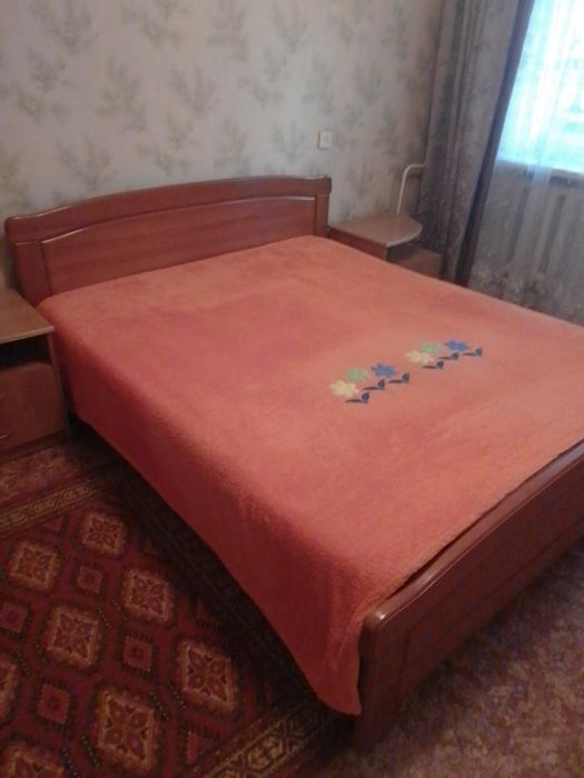 Двуспальная кровать