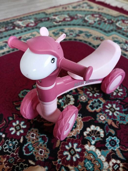 Продам беговел толокар