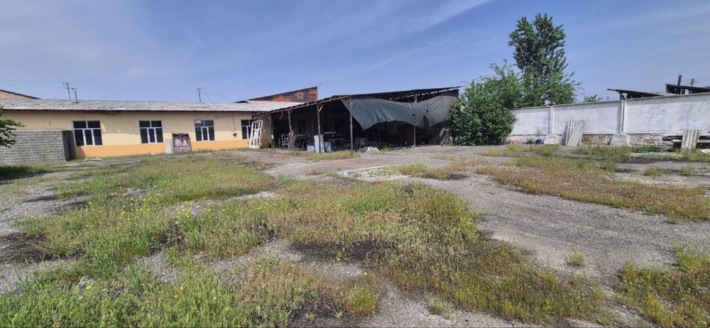 36 сотих нотурар бино сотилади