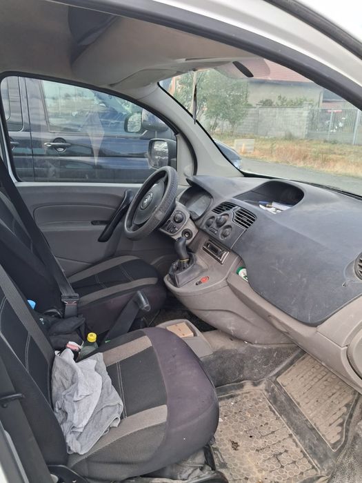 Vând Renault Kangoo 2010 1.5 DCI 2.000€ negociabil