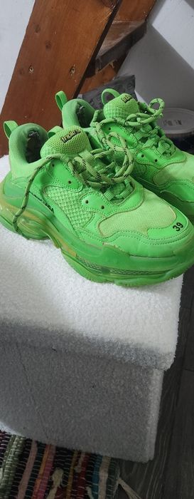 Vand balenciaga mărimea 39