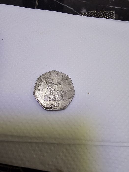 Часовник механичен и антични монети