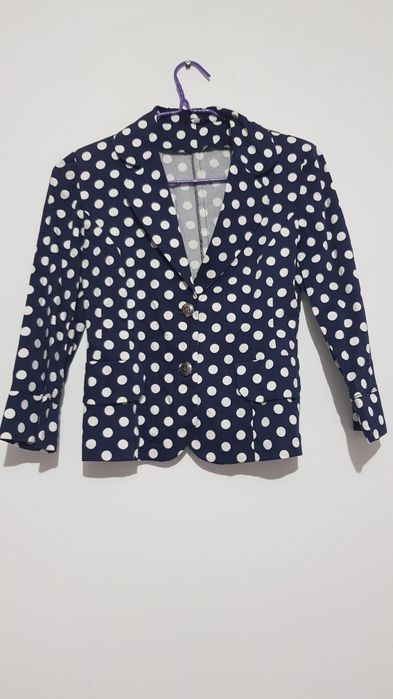 Sacou dama mar 40 pe eticheta dar recomand 38