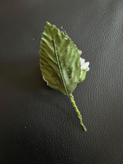 Бутониери, гривни за шаферки