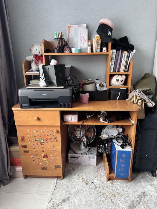 Срочно продам компьютерный стол.