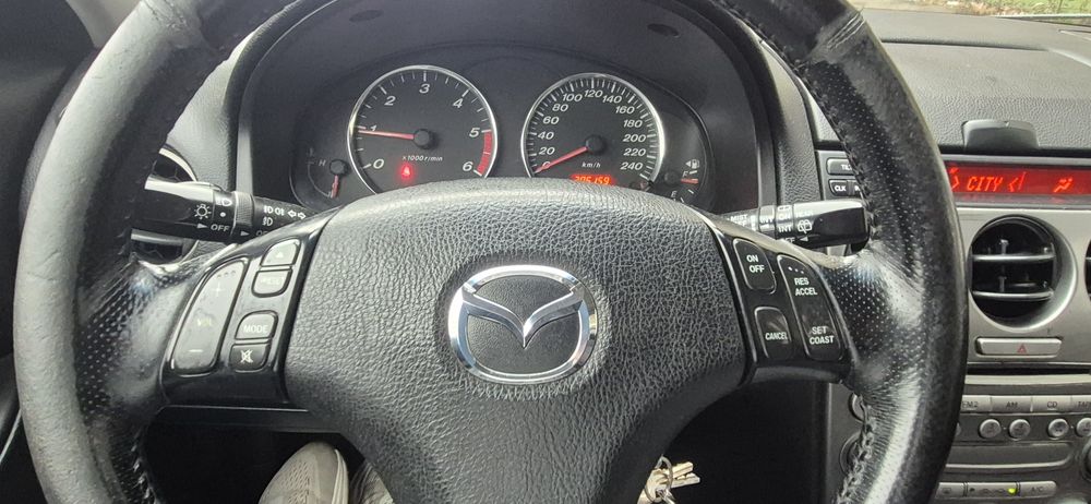 Мазда комби 6 2004година