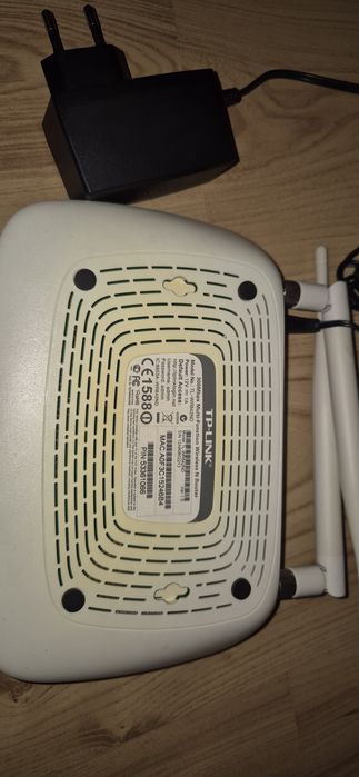 Router TP-LINK, model TL-WR842ND