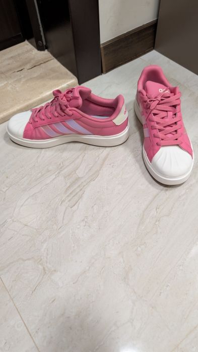 Дамски маратонки Adidas Streettalk
