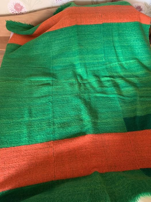 Вълнени одеала различни цветове и шарки