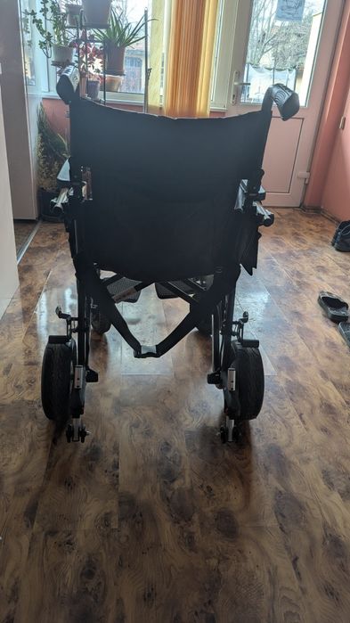 Компактна електрическа инвалидна количка с джойстик