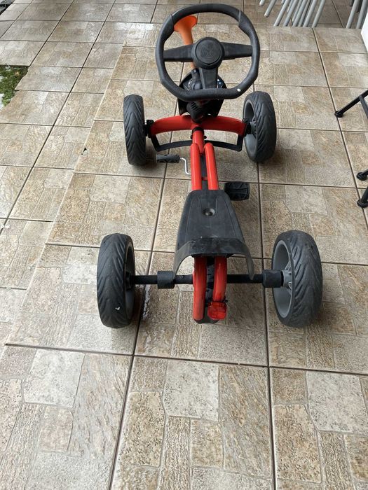 Kart cu pedale pentru copii