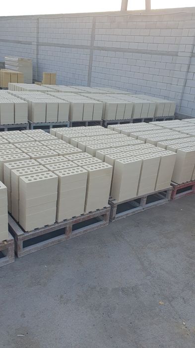 Хар хил рангдаги гиштлар шлакаблок газаблоклар сотилади