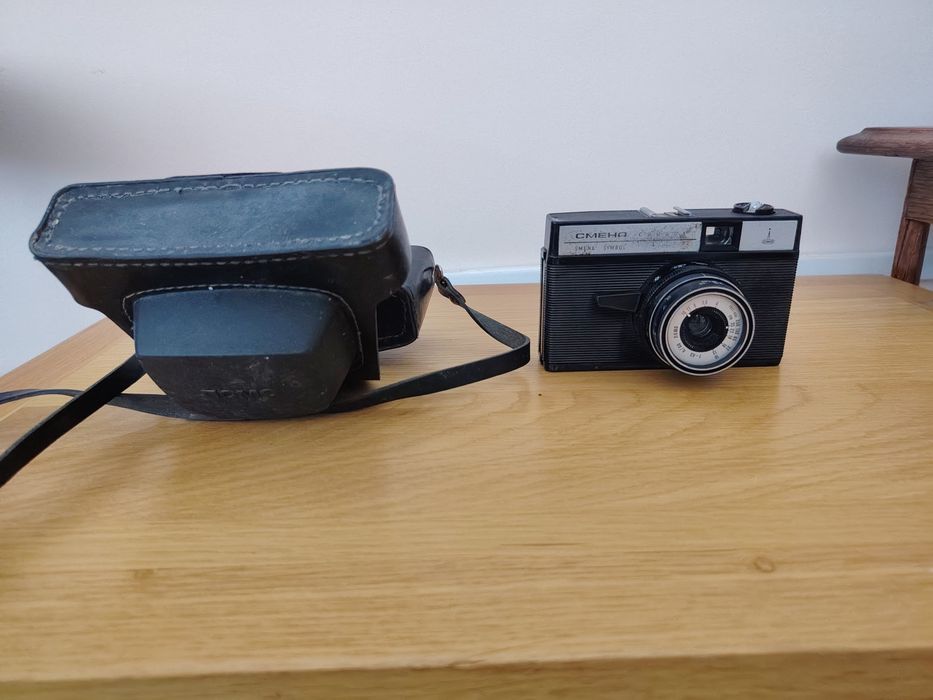 Лот ретро фотоапарати: Дигитален Konica Minolta A200 + Лентов Смена Символ