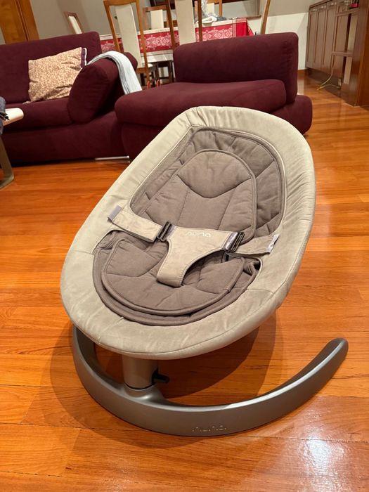 Sezlong Leaf Curv, Almond, Nuna