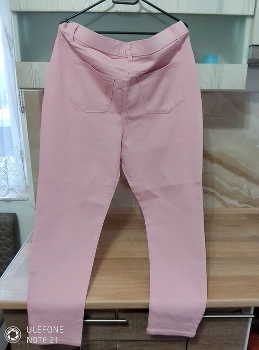 Pantaloni pentru femei