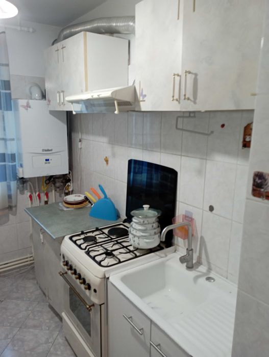 Închiriez apartament 2 camere,str Mircea cel Bătrân vizavi de mag.Profi ,et 1/9