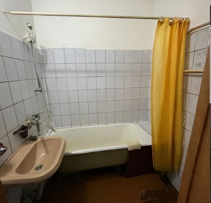 Сдаётся 1 комнатая кв в 14 мкр