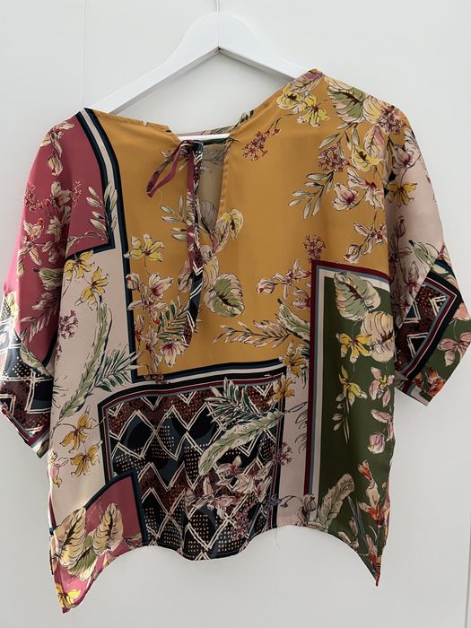 Top zara cu imprimeu marimea S