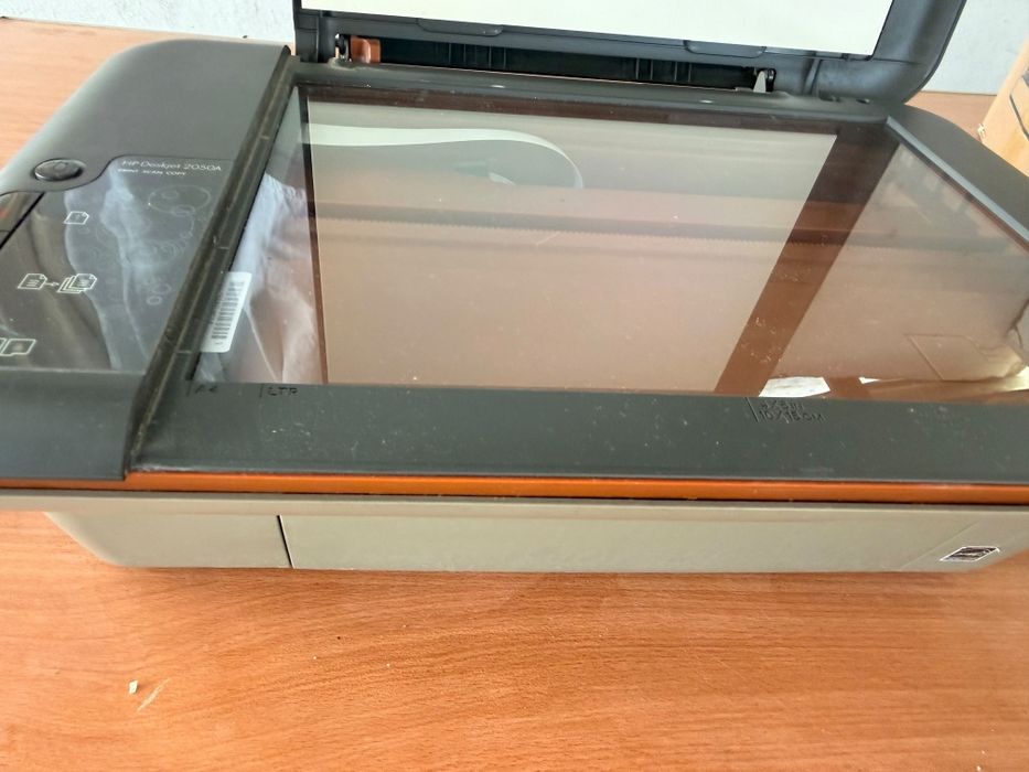 Продам цветной принтер HP 2050
