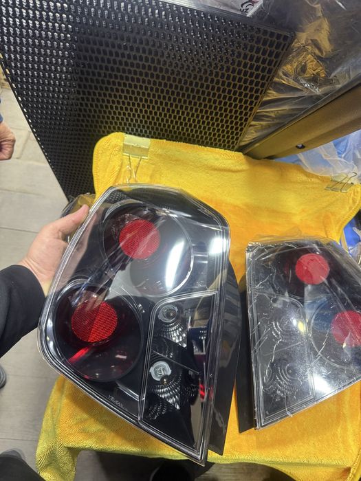 Optra mednayt qora va qizil rangi bor