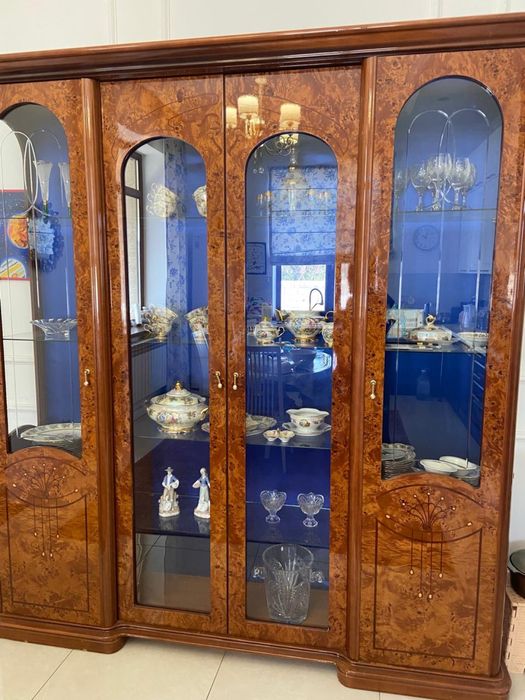 Сервант - витрина для посуды Италия