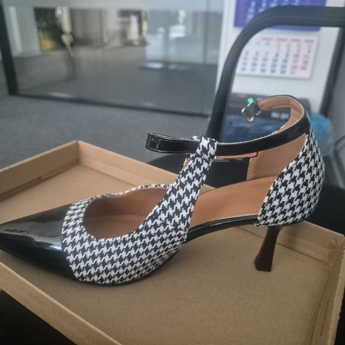 Pantofi noi, marime 37, 80 ron