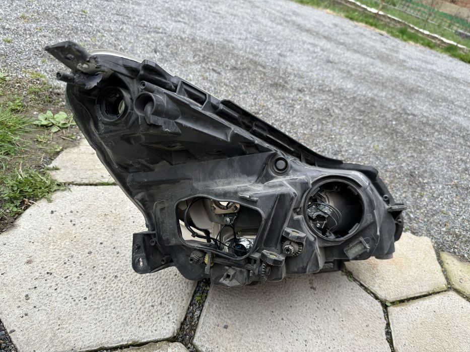 Фейсов ляв фар Корса Д