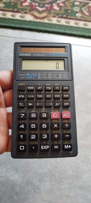 Калькулятор CASIO fx-82solar