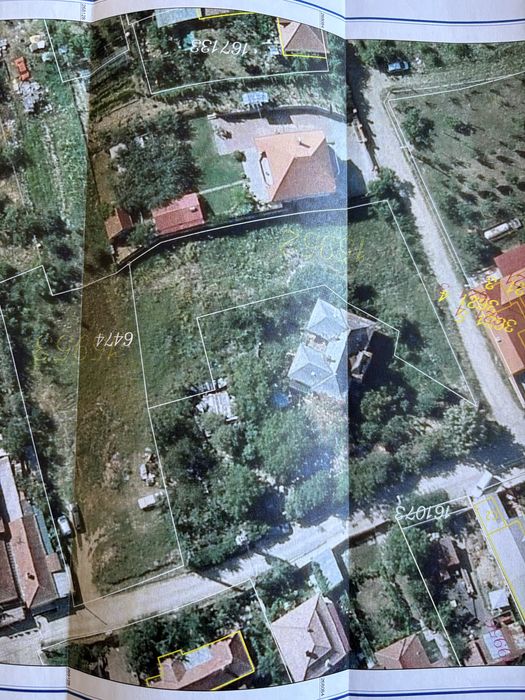 Apartament la casa pe deal,singur in curte.