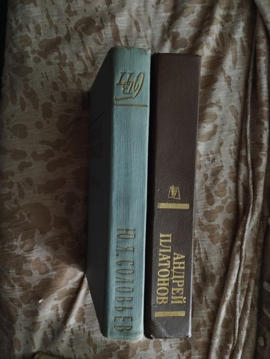 Книги военного времени по 15000 шт, при покупке всех - 120 000