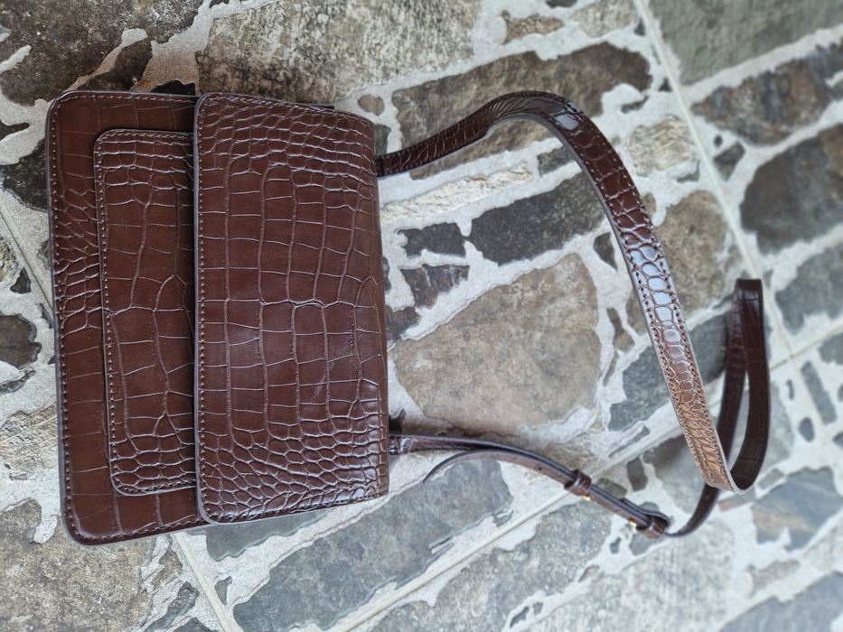 Малка дамска чантичка за през рамо