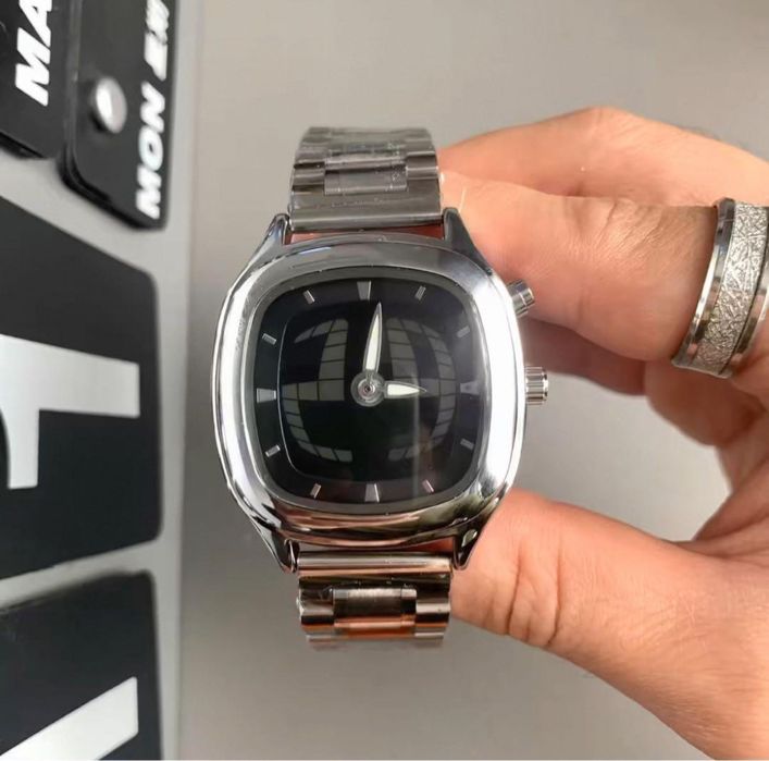 Часы в стиле y2k