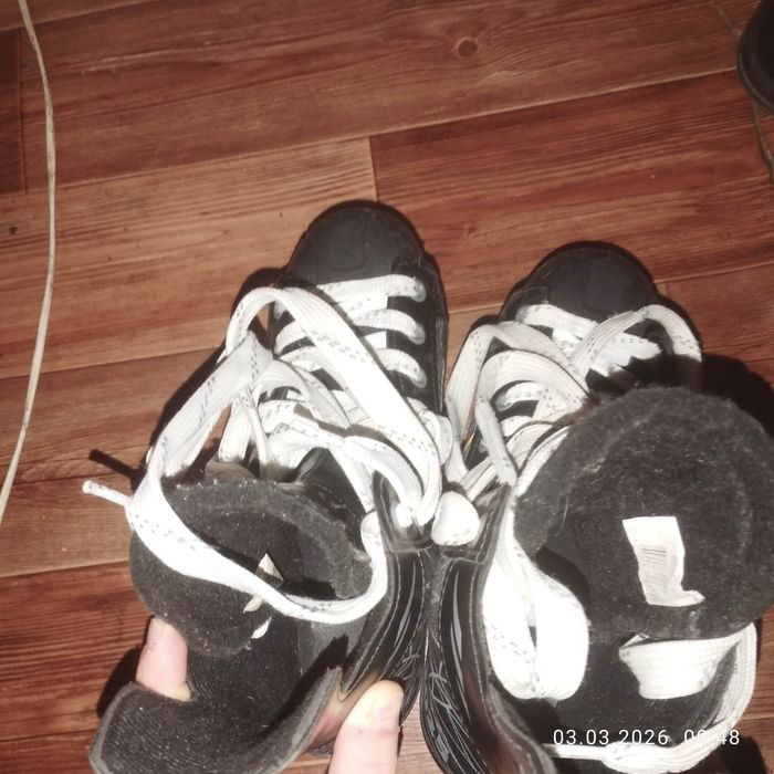 Продам хоккейные коньки