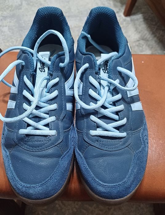 Кроссовки и осенние полуботинки