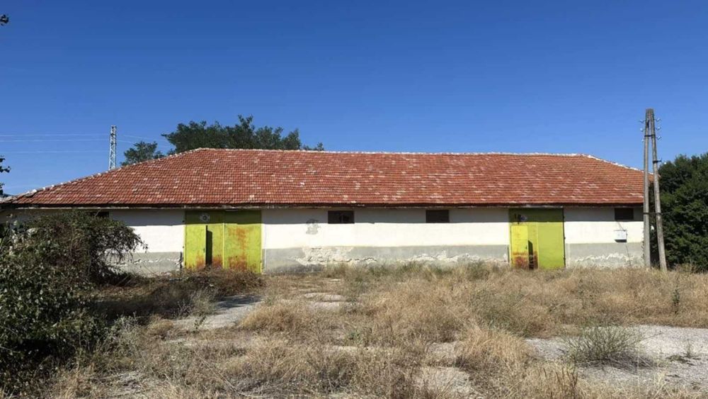 Продава се Промишлена сграда в Карлово - 470 кв.м за 245 €/кв.м - Снимка #2